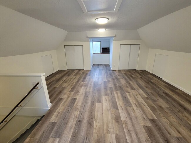 Building Photo - 510 W 5th St