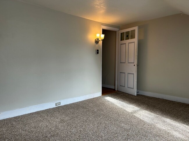 Building Photo - Cozy 2-Bedroom Home with Bonus Rooms in Lancaster - Private Backyard!