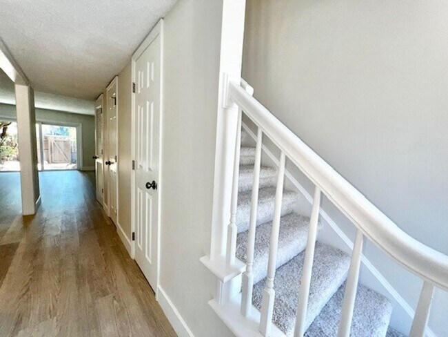 Building Photo - 2X2.5 -MOVE IN NOW! NEW LVP FLOORING ON 1ST FLOOR! NEW CARPET ON 2ND FLOOR! WATER VIEWS! CALL TOD...