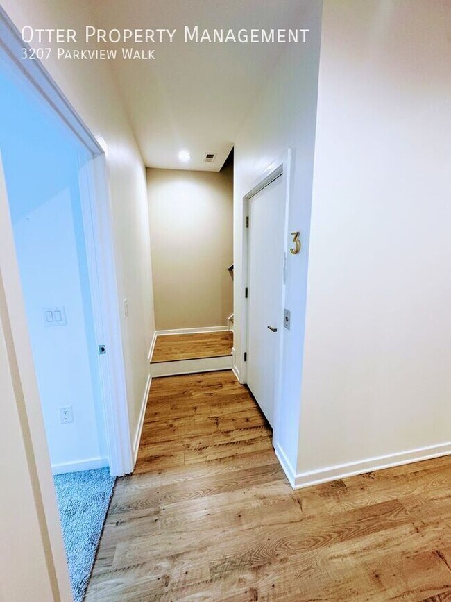 Building Photo - 3207 Parkview Walk