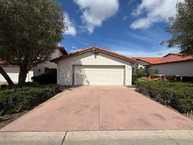 Building Photo - Beautiful Single Story Foxenwood Townhome in Orcutt with Easy Access to VSFB
