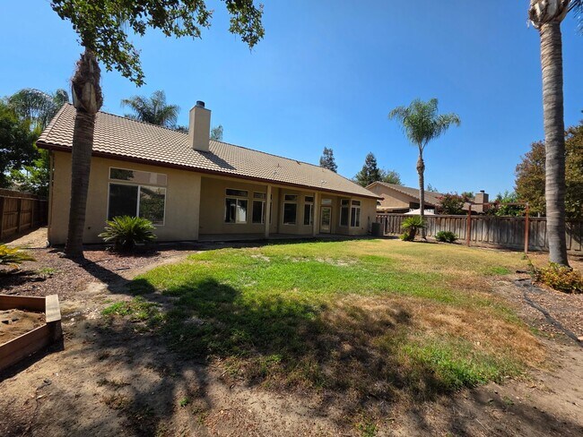 Building Photo - 3 bedroom 2 bathroom in a desirable SE Vis...