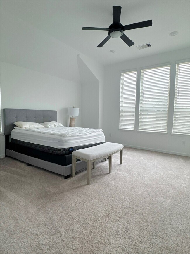 Building Photo - 4015 Champlain Wy