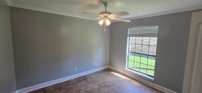 Building Photo - 3 Bedroom 2 Bathroom in Greenacres (N Bossier)