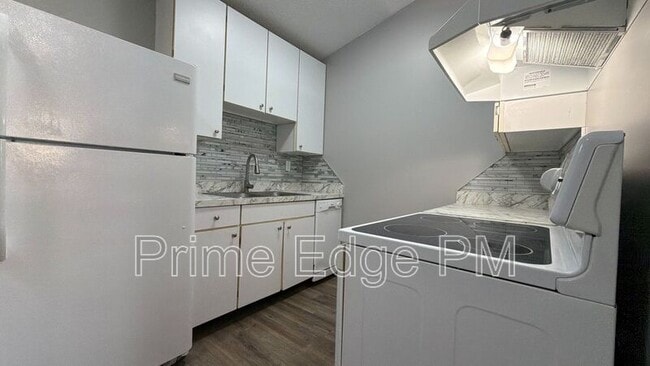 Building Photo - 4621 Prescott Ave