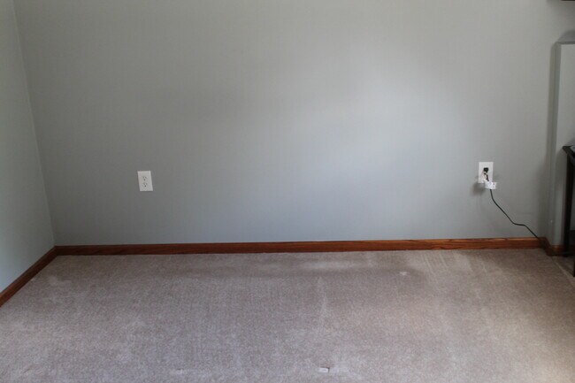 Building Photo - Avail May 1st. SW Rochester 3 bedroom 2 bath home, giant 2 car garage