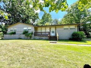 Building Photo - 3902 Lakeview Dr NW