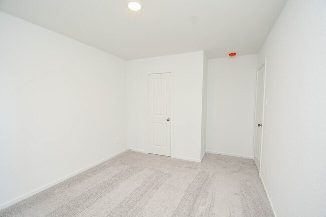 Building Photo - 1542 San Sebastien Dr