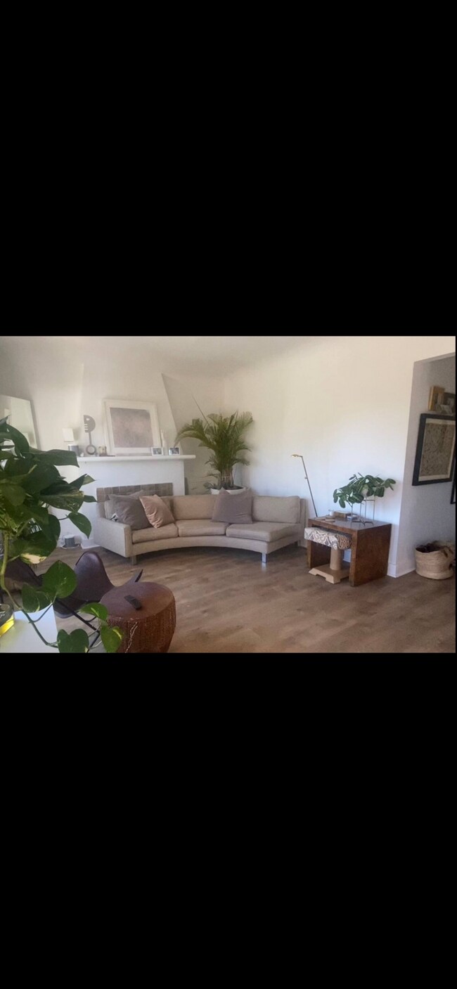 Building Photo - 4525 Avocado St