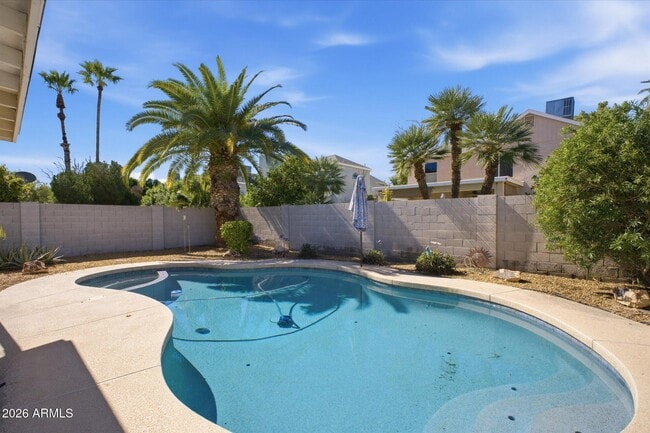 Building Photo - 202 S Del Pueblo St