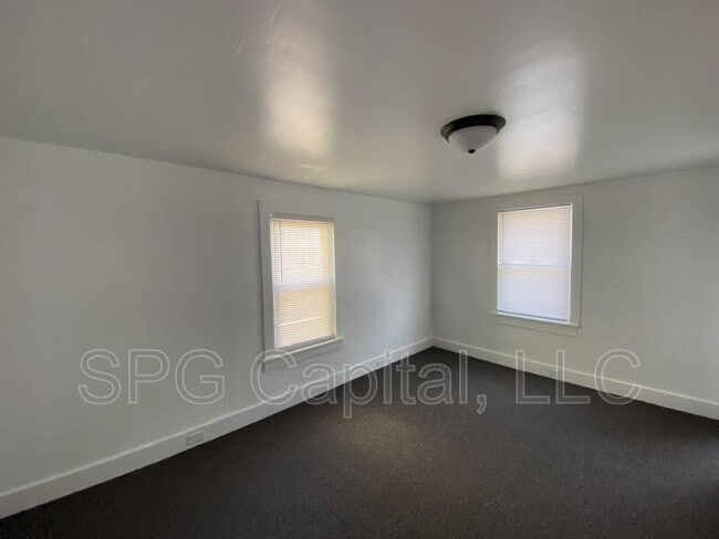 Building Photo - 336 S Second St