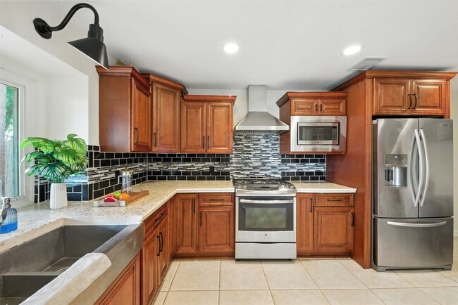 Building Photo - 4714 Sunshine Dr