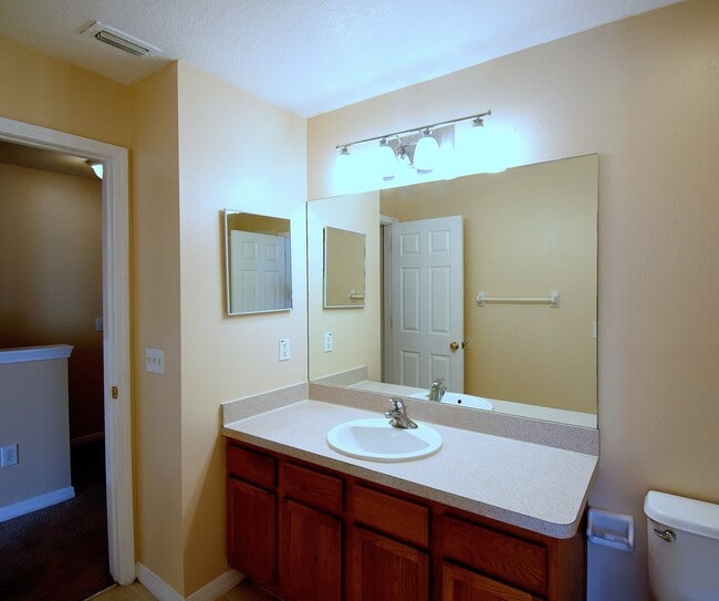 Building Photo - 2B 1.5B Townhome for Rent in Seffner