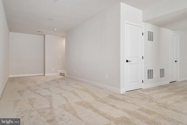 Building Photo - 8631 St Anthony Dr