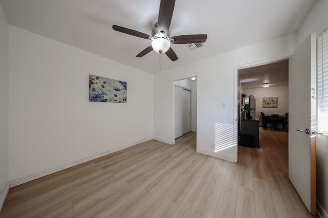 Building Photo - Great Location and Nicely Updated 2 Bed 2 Bath!