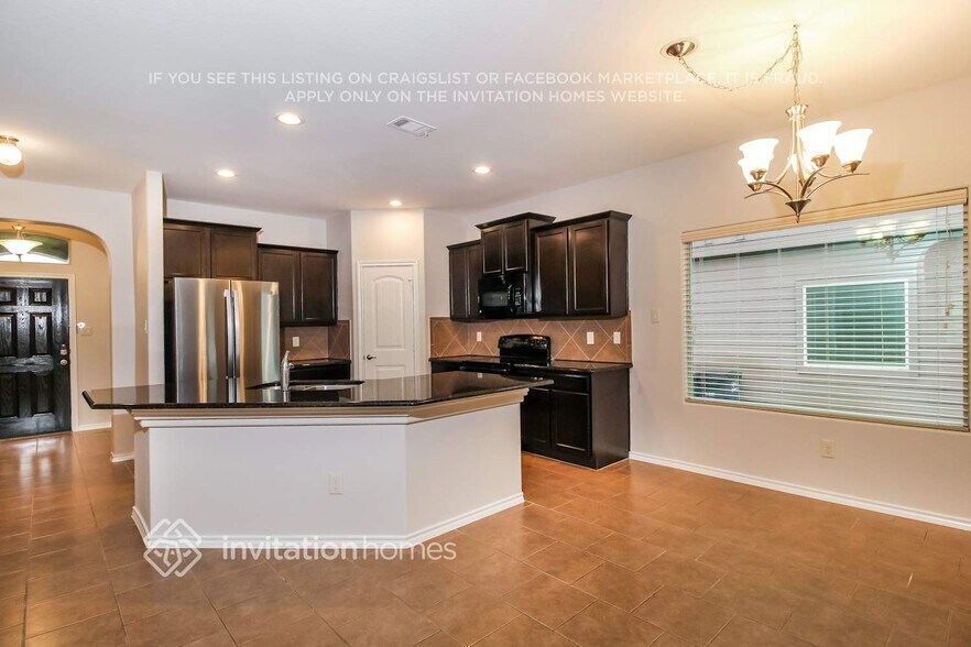 Building Photo - 717 Santa Rosa Dr