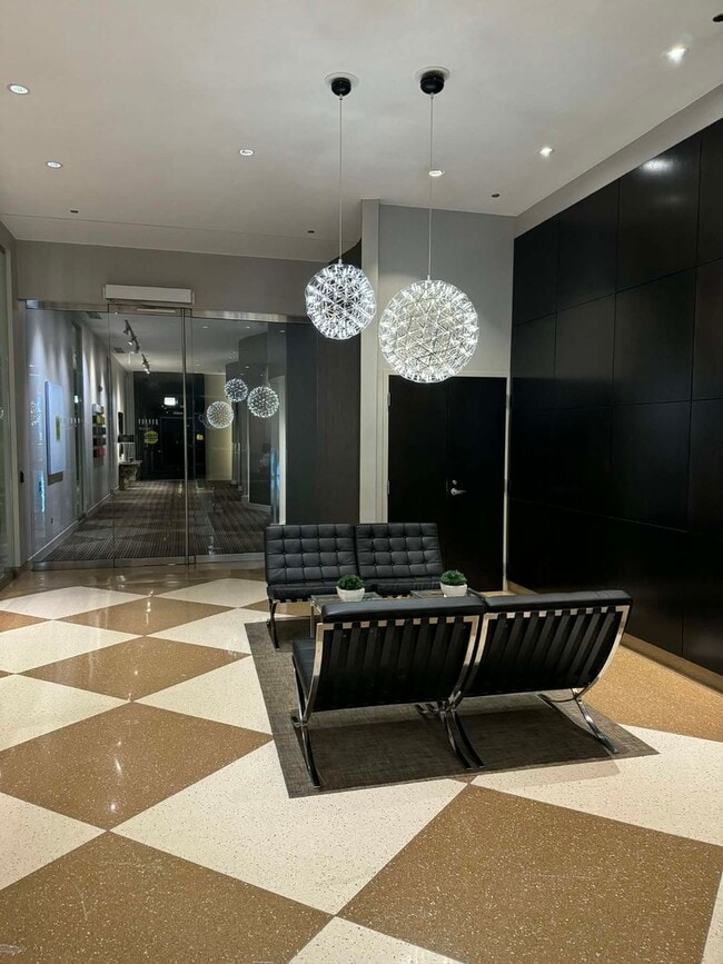 Building Photo - 900 N Kingsbury St