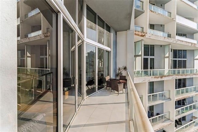 Building Photo - 465 Brickell Ave