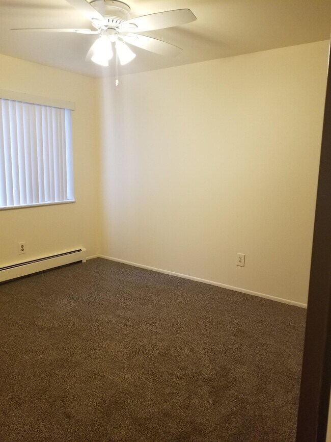 Building Photo - 1820 Axtell Dr