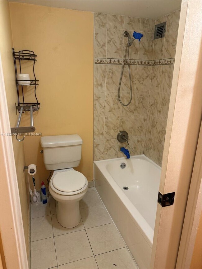 Building Photo - 17021 N Bay Rd