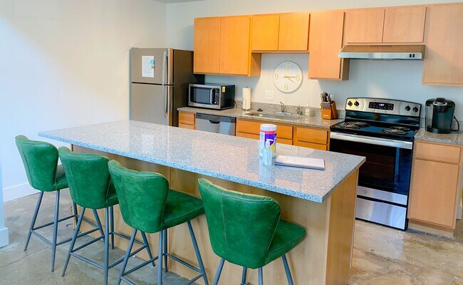 Building Photo - The coolest loft in Cincinnati Area