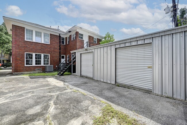 Building Photo - 512 W Pierce St