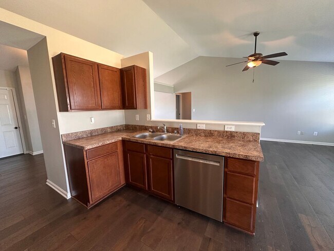 Building Photo - 4BR/2BA Home for Rent in Eastwood w/Basement and Backyard Deck!