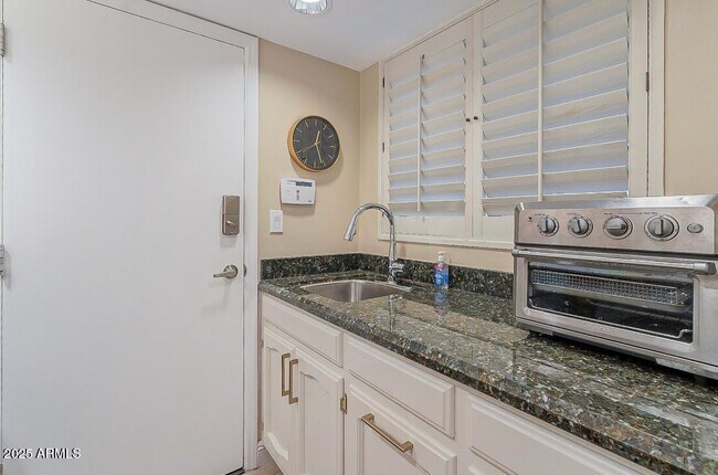 Building Photo - 8602 E Vista Del Lago