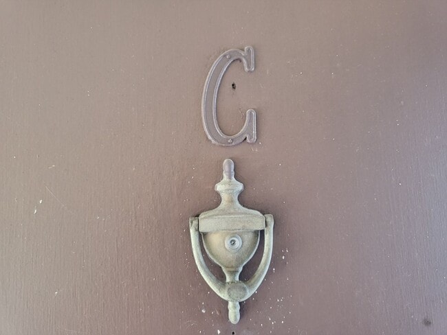 Building Photo - Fruitville & Tuttle area