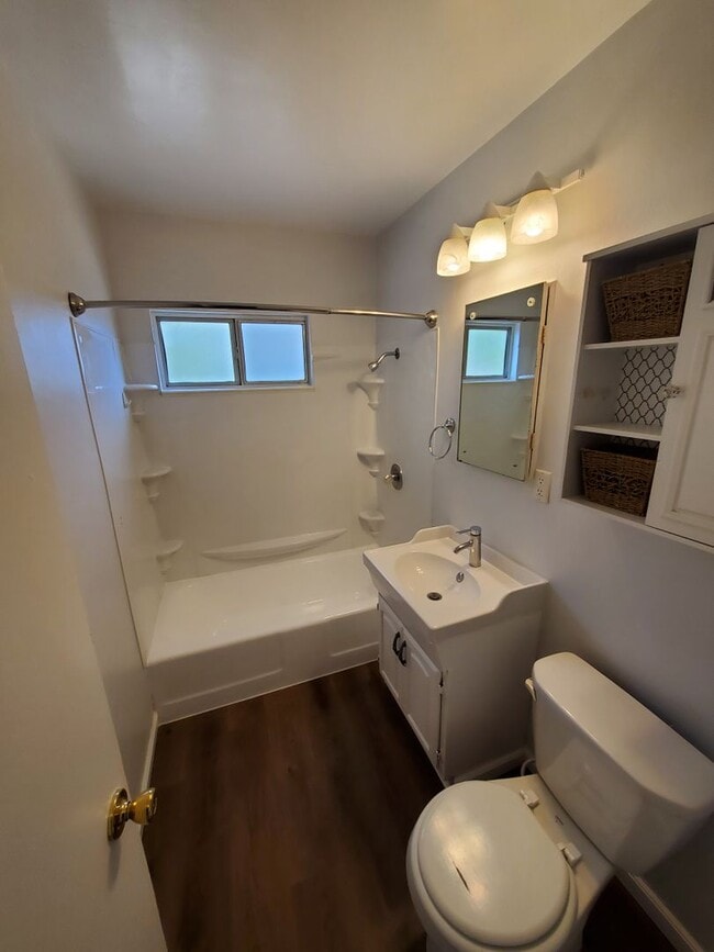 Building Photo - CUTE 2 BEDROOM HOUSE IN GLENDORA WITH LOTS...