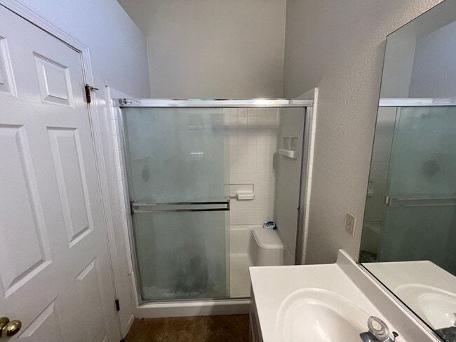 Building Photo - Single story home in convenient Salida!