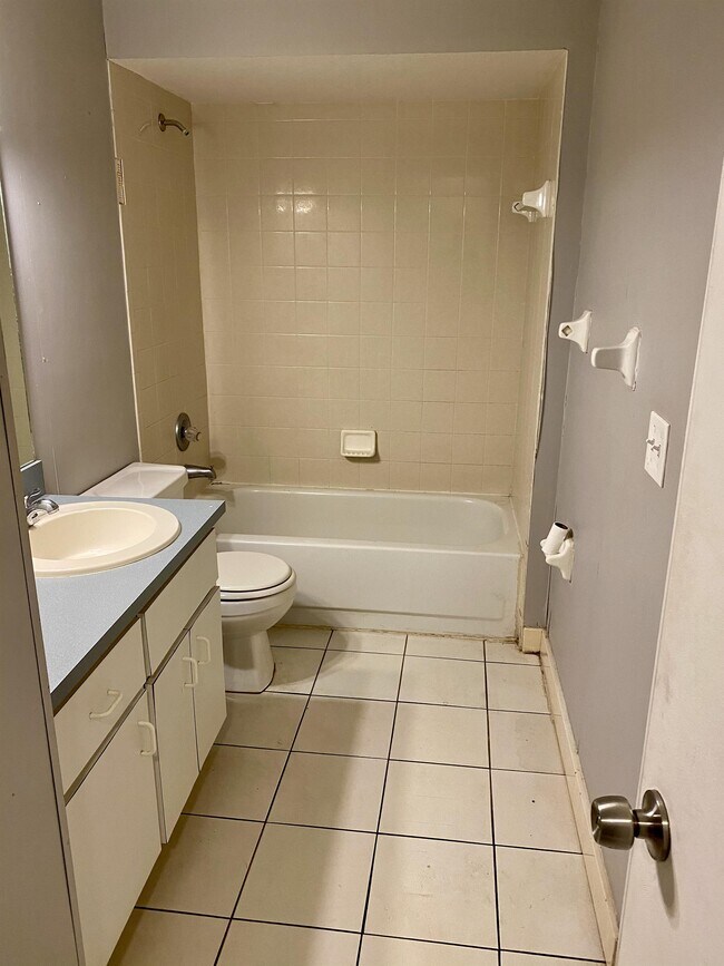 Building Photo - 491 10th St