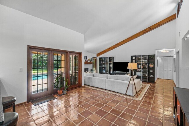 Building Photo - 2598 NW 27th St