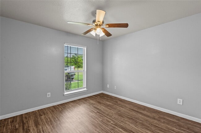 Building Photo - 115 Green Isle Ave