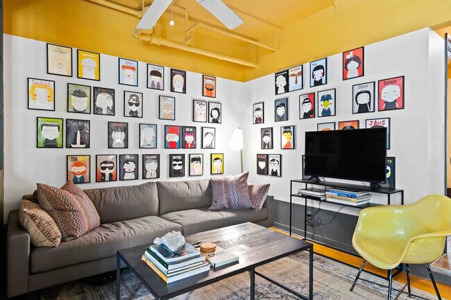 Building Photo - 3536 N Racine Ave