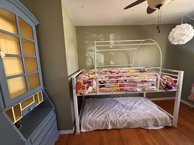 Building Photo - Enjoy Amazing Flatiron Views, Abundant Space, and A Large Backyard in this 5 Bedroom Home