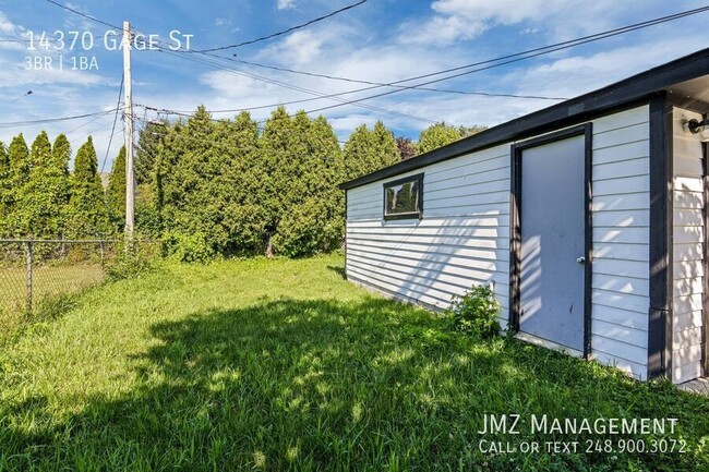 Building Photo - Introducing a beautiful 3 bedroom, 1 bathr...