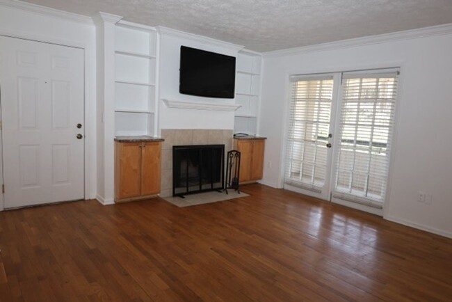 Building Photo - 2 bed 2 Baths Condominium-Rent (*2nd Month...