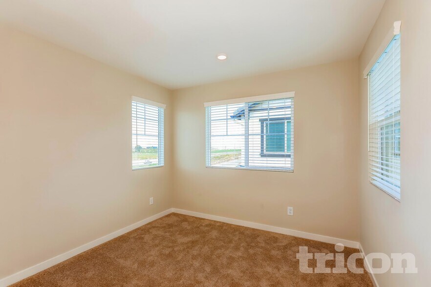 Building Photo - 31563 Willowood Way