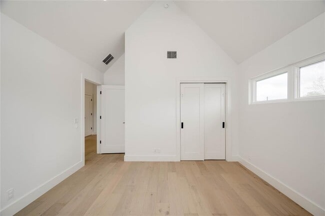 Building Photo - 1206 Justin Ln