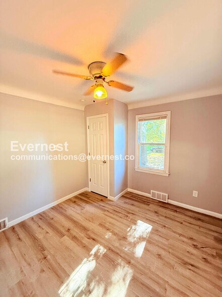 Building Photo - 5134 Hereford St