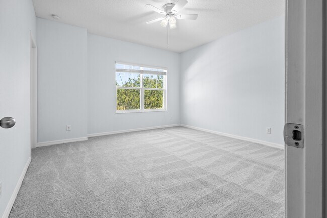 Building Photo - 11408 Center Lake Dr