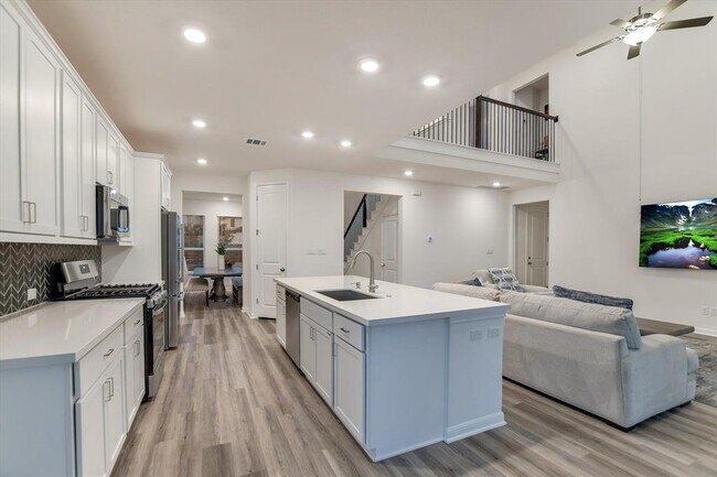 Building Photo - 737 Leeward Pass