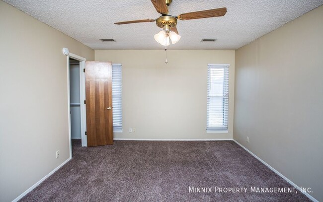 Building Photo - 4701 Country Club Dr