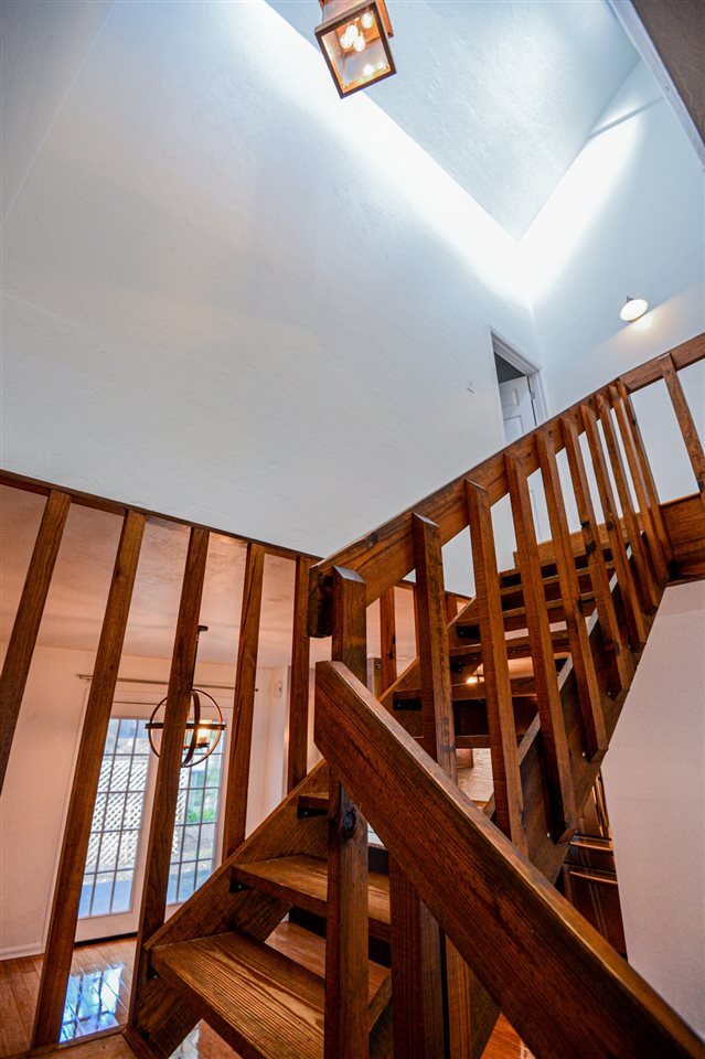 Building Photo - 108 E 3rd Ave