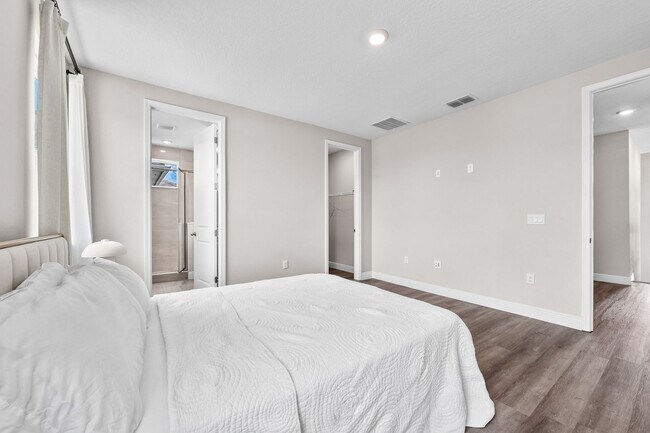 Building Photo - Barely Living in Single Family 3bed/2bath/2-car garage in Lake Nona