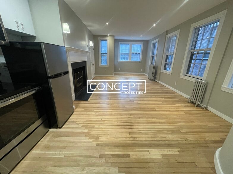 Building Photo - 82 Phipps St