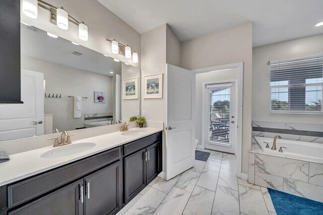 Building Photo - 1605 Maidstone Ct
