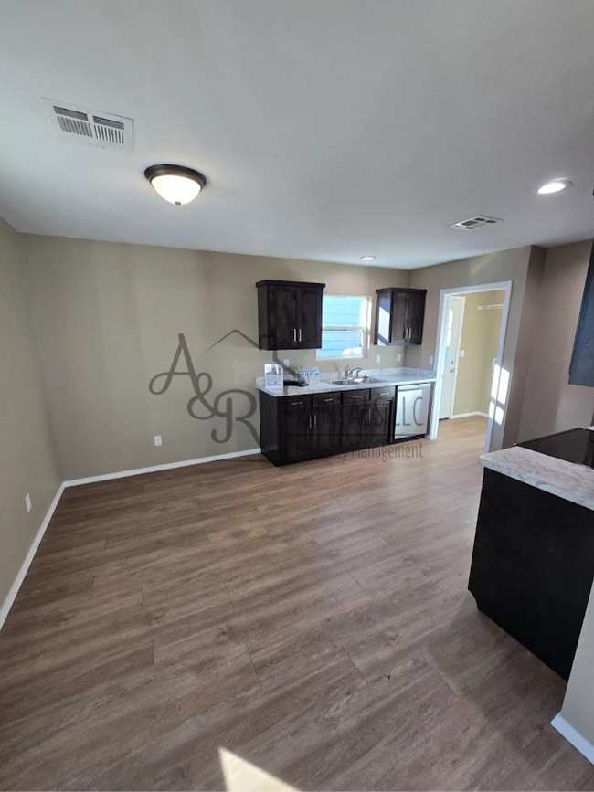 Building Photo - 213 W Forest St