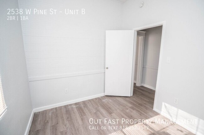 Building Photo - Freshly Renovated 2 Bedroom/1 Bath